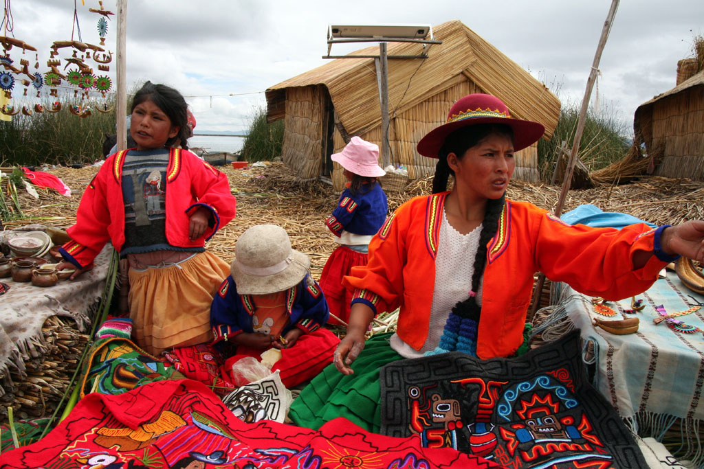 Peru - indiani na jezere Titicaca